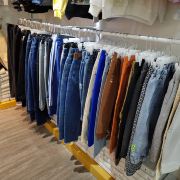 寿光时代服装街游玩与购物攻略 从潮流穿搭到精致箱包的一站式体验